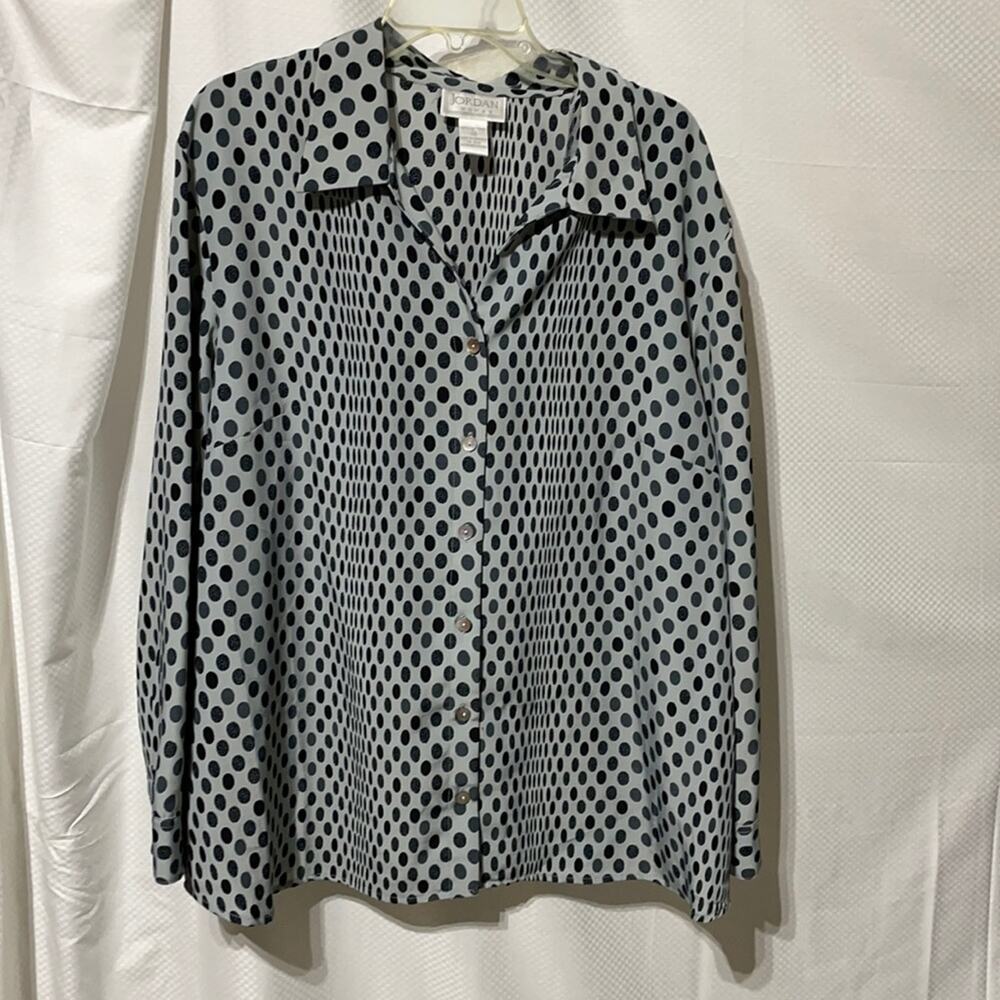Jordan woman 22 teal with deep teal circle patterns blouse euc